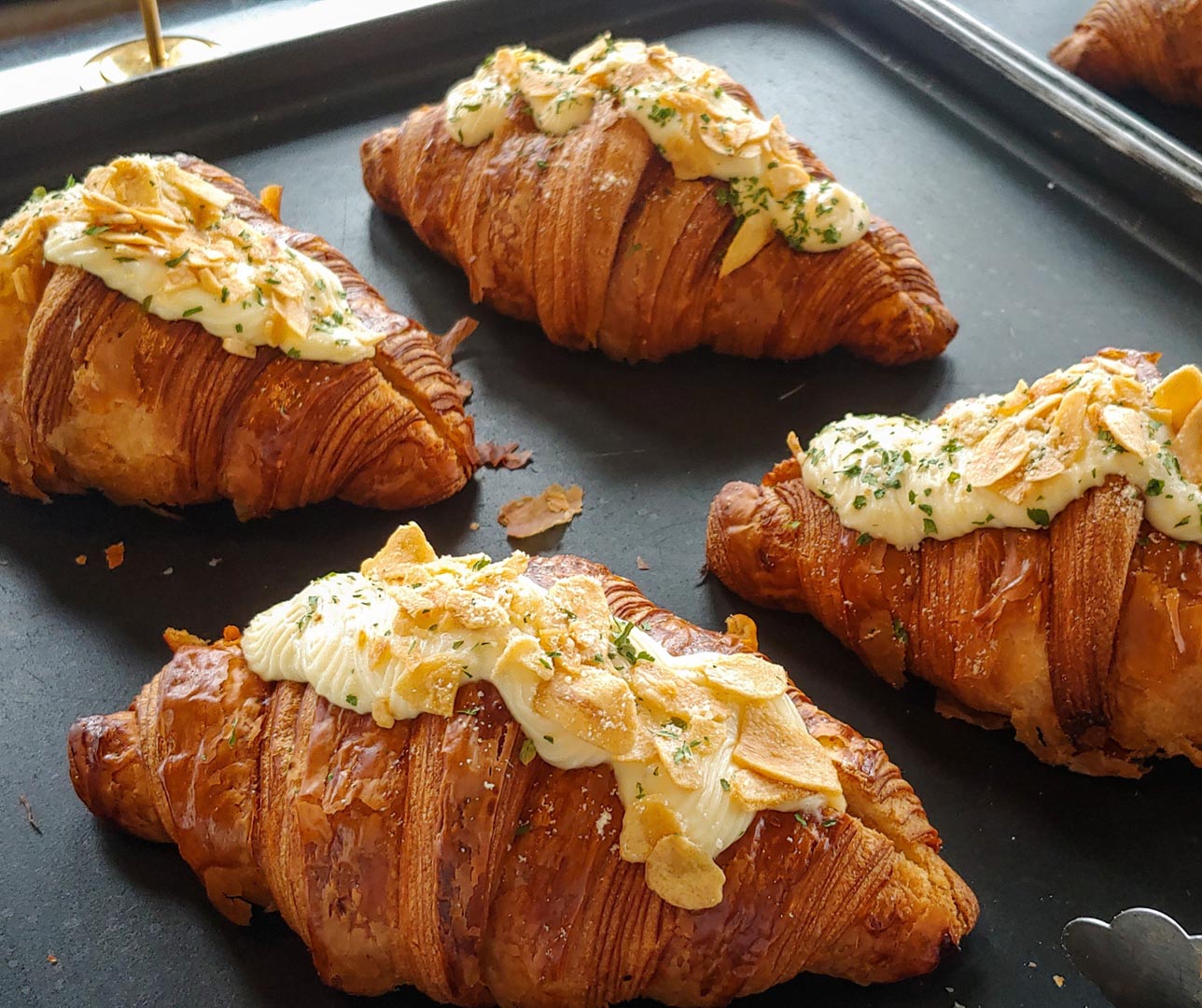 bread, croissant, morning-7577706.jpg