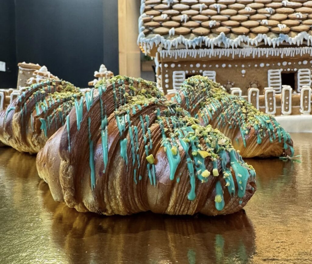 croissant z pistacjami